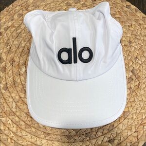 Alo hat like new